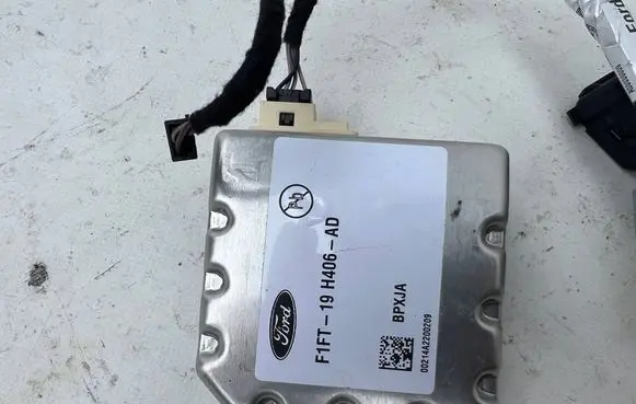 Ford Kuga II Distronic sensor radar F1FT19H406AD BPXJA 00214A2200209