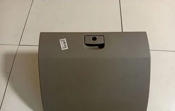 KIA Sorento Glove box 848303E000