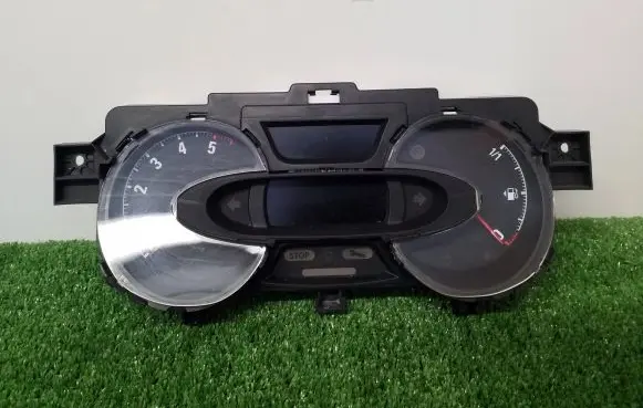 Opel Vivaro Speedometer (instrument cluster) 248107473R VP3RRF10849TF