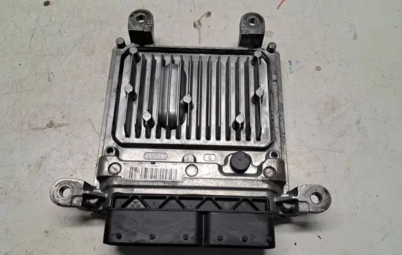 Mercedes-Benz C AMG W204 Engine control unit/module A6511500126 28208056 A0054469240