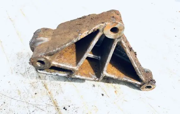 Volvo S40, V40 Engine mounting bracket 30611139