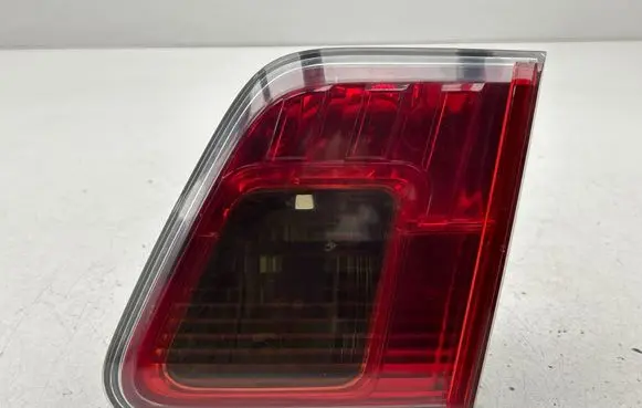 Toyota Avensis T270 Tailgate rear/tail lights 
