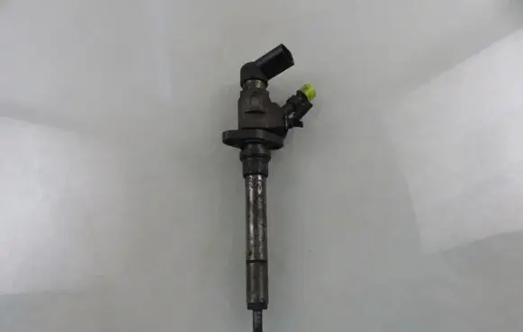 Citroen C5 Fuel injector 9657144580