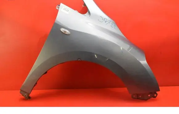 Toyota Avensis Verso Fender 
