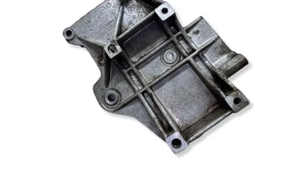 Audi A6 S6 C5 4B Engine mounting bracket 058260885C