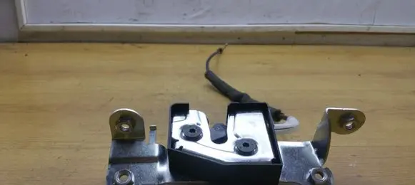Peugeot 508 Seat back rest lock catch 