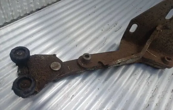 Iveco Daily 35 - 40.10 Sliding door lower roller guide/hinge 1VEC0