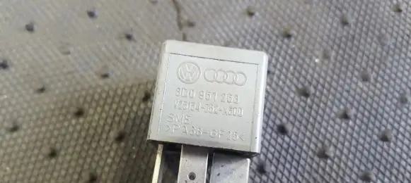 Audi A4 S4 B5 8D Other relay 8D0951253 V23134-J52-X300