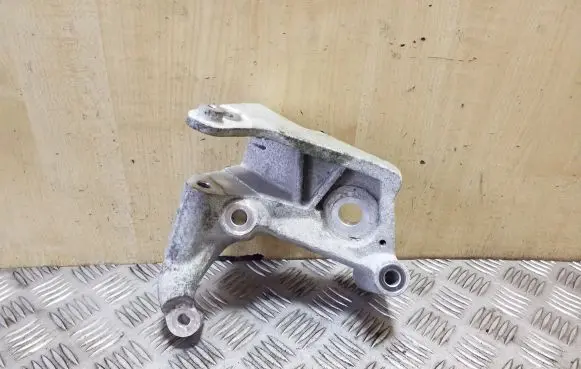 Volvo XC90 Engine mounting bracket 31430470