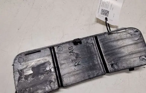 Volkswagen Polo III 6N 6N2 6NF Front bumper lower grill
