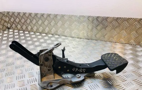 Audi A3 S3 A3 Sportback 8P Brake pedal 1K2723057