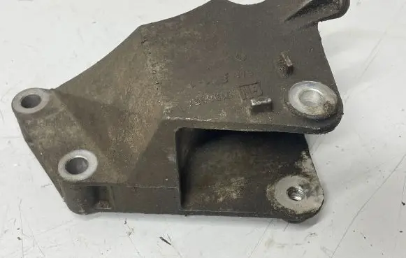 Opel Vectra C Engine mounting bracket 9156954