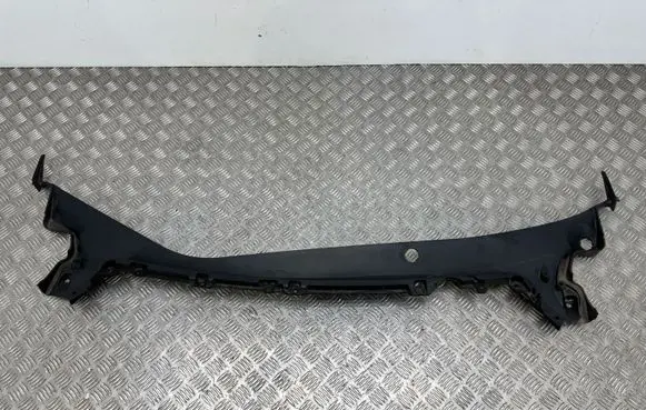 Tesla Model 3 Wiper trim 125652