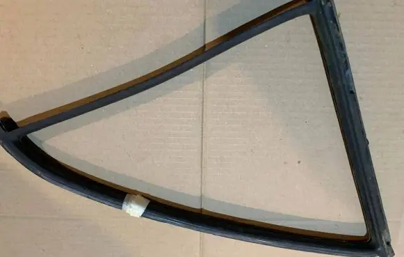 Mercedes-Benz W123 Rubber seal rear door window/glass 