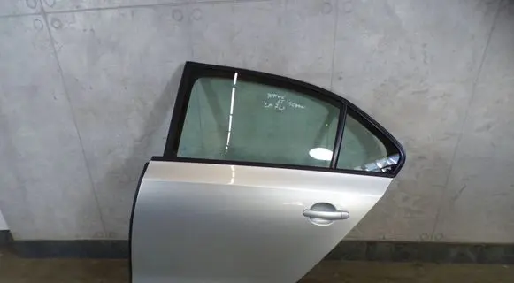 Volkswagen Jetta VI Rear door CARTDRZWILT