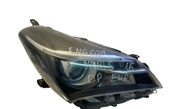 Toyota Yaris Headlight/headlamp 7444NA 0D160