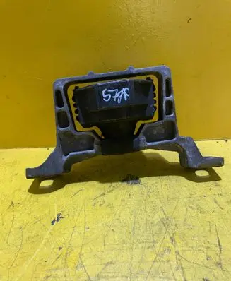 Ford Focus Engine mounting bracket