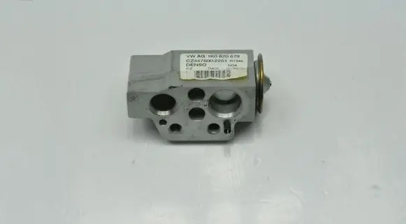 Volkswagen PASSAT B7 Valve 1K0820679