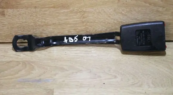 Audi A4 S4 B5 8D Front seatbelt buckle 8D0857755B