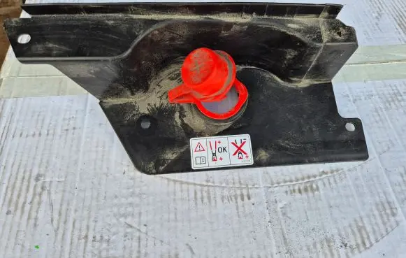 BMW X1 F48 F49 Battery box tray cover/lid 51717290727