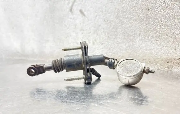 Opel Astra G Clutch master cylinder 90523770