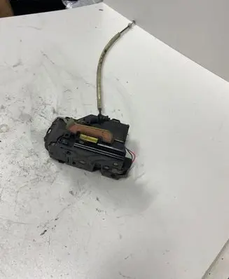 Audi A6 S6 C5 4B Front door lock 4B1837016B PA66304GF
