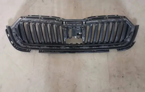 Skoda Octavia Mk4 Front bumper upper radiator grill 5E3853653