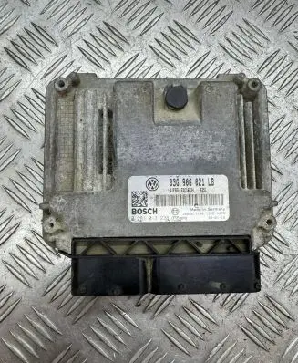Volkswagen Touran I Engine control unit/module 03G906021LB 1039S17180 0281013238