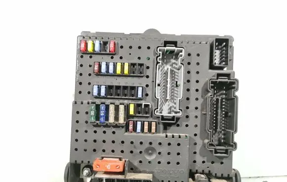 Volvo XC90 Fuse module 8676391 04W503 12217799