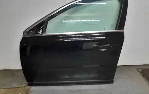Volvo V70 Front door 