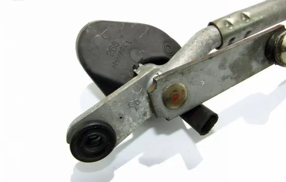 Front wiper linkage
