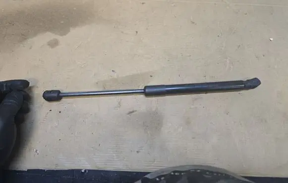 Volkswagen PASSAT B6 Tailgate/trunk strut/damper 3C5827550B 2491YR0390N