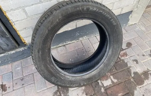 Volkswagen PASSAT B5.5 R18 summer tire 23560R18