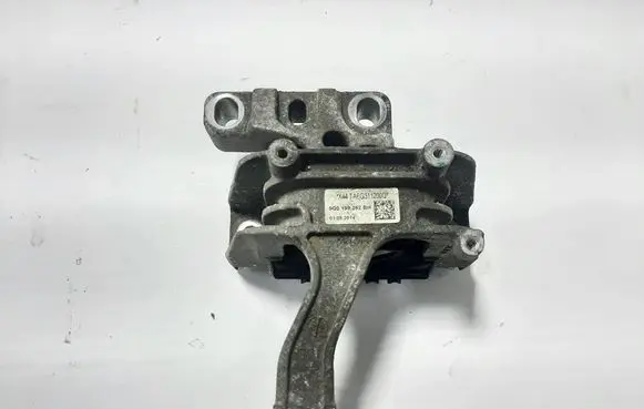 Seat Leon (5F) Engine mount bracket 5Q0199262BH