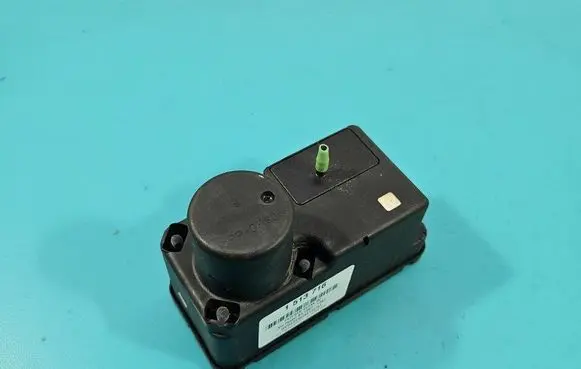 Volkswagen PASSAT B4 Central locking vacuum pump 3A0962257 IMPRK1513716