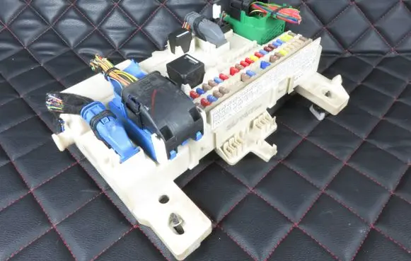Volvo V50 Fuse box set 31327215 04238857 51945P100