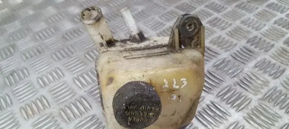 Mazda 323 Power steering fluid tank/reservoir