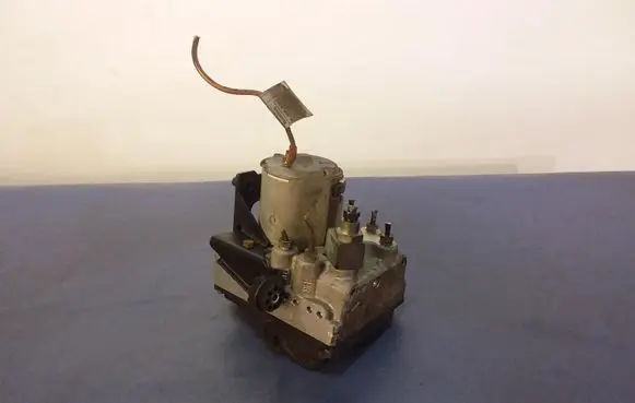 BMW 5 E39 ABS Pump 8362575