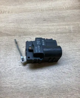 Mitsubishi Galant Air flap motor/actuator MR268261