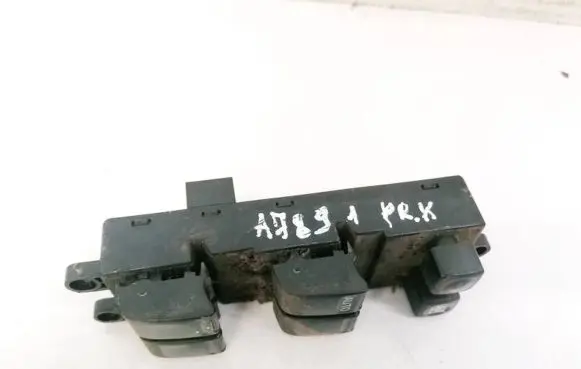 Nissan Primera Electric window control switch 25401AV640 C8SS702N