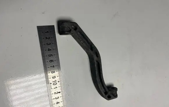 Volkswagen Golf V Engine mounting bracket 1K0199359E