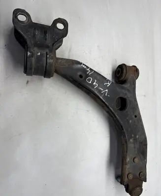 Volvo V40 Front lower control arm/wishbone AV613A262DA
