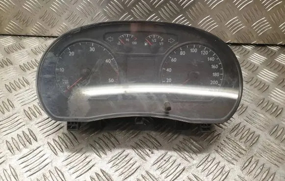 Volkswagen Polo Speedometer (instrument cluster) 6Q0920800M