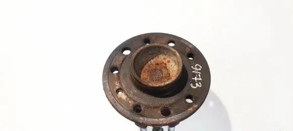 Rear wheel hub