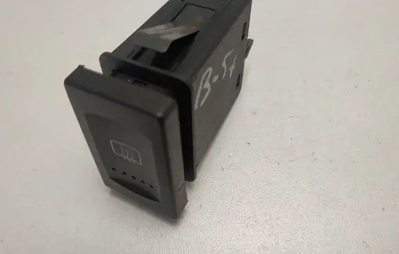 Volkswagen PASSAT B5 Windscreen/window heater switch 3B0959621C