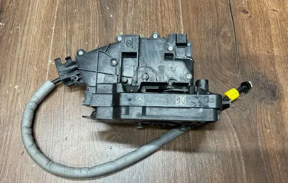 Mercedes-Benz E W213 Front door lock A0997202300 A2220063999