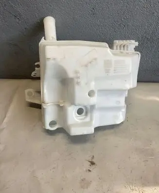 Ford Focus Windshield washer fluid reservoir/tank BV6117B613