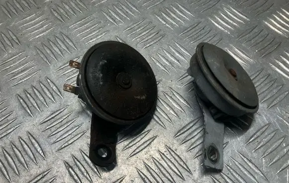 Nissan Juke I F15 Horn signal 
