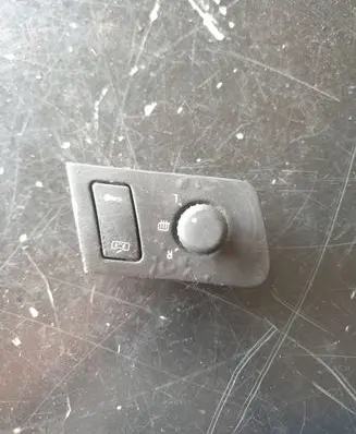 Volkswagen Touran I Wing mirror switch 1T2959552 338403S