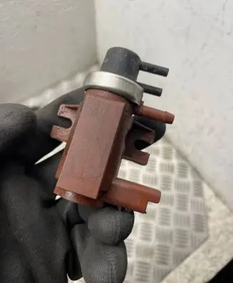 Citroen C4 I Picasso Turbo solenoid valve 9652570180